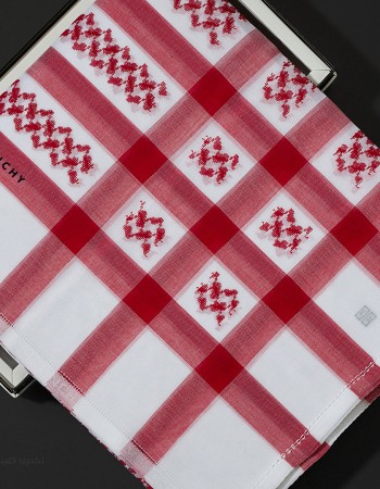 شماغ جيفنشي احمر انجليزي 2021 شماغ جيفنشي احمر انجليزي 2021