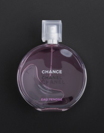 هدية وردة وشمعة مع عطر شانيل شانس او تيندر هدية وردة وشمعة مع عطر شانيل شانس او تيندر