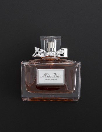 هدية عطر كريستيان ديور ميس ديور مع وردة وشمعة هدية عطر كريستيان ديور ميس ديور مع وردة وشمعة