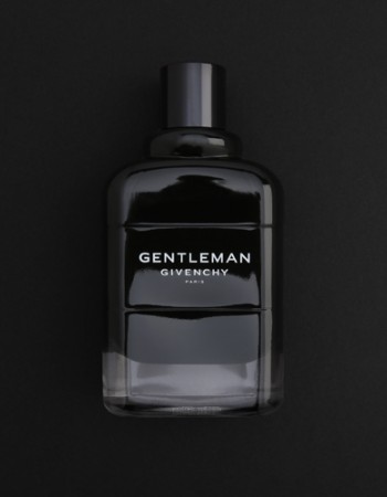 هدية وردة وشمعة مع عطر جيفنشي جينتل مان هدية وردة وشمعة مع عطر جيفنشي جينتل مان