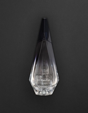 هدية عطر جيفنشي آنج أو ديمون مع وردة وشمعة هدية عطر جيفنشي آنج أو ديمون مع وردة وشمعة