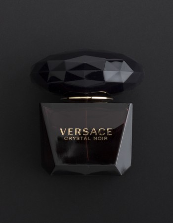 هدية عطر فرزاتشي كريستال نوار مع وردة وشمعة هدية عطر فرزاتشي كريستال نوار مع وردة وشمعة
