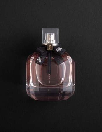 هدية وردة وشمعة مع عطر اف سان لوران مون باريس بارفيوم فلورال هدية وردة وشمعة مع عطر اف سان لوران مون باريس بارفيوم فلورال