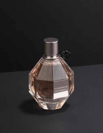 عطر فيكتور أند رولف فلاور بمب - أو دي بارفيوم للنساء 100 مل عطر فيكتور أند رولف فلاور بمب - أو دي بارفيوم للنساء 100 مل