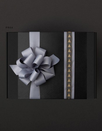 تغليف هدايا اسود وشريطة رصاصي مع اضافة كرت PR04 تغليف هدايا اسود وشريطة رصاصي مع اضافة كرت PR04