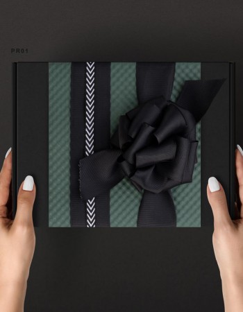 تغليف هدايا ورق اخضر مع اضافة كرت PR01 تغليف هدايا ورق اخضر مع اضافة كرت PR01