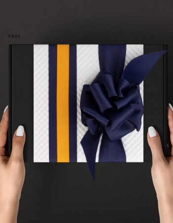 تغليف هدايا ورق ابيض مع فيونكة كحلي PR06 تغليف هدايا ورق ابيض مع فيونكة كحلي PR06