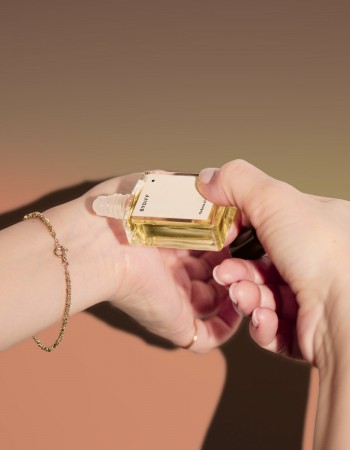 هديه عطر نسائي الاكثر مبيعاً ووردة طبيعية وشمعة من اختيارك BYW2 هديه عطر نسائي الاكثر مبيعاً ووردة طبيعية وشمعة من اختيارك BYW2